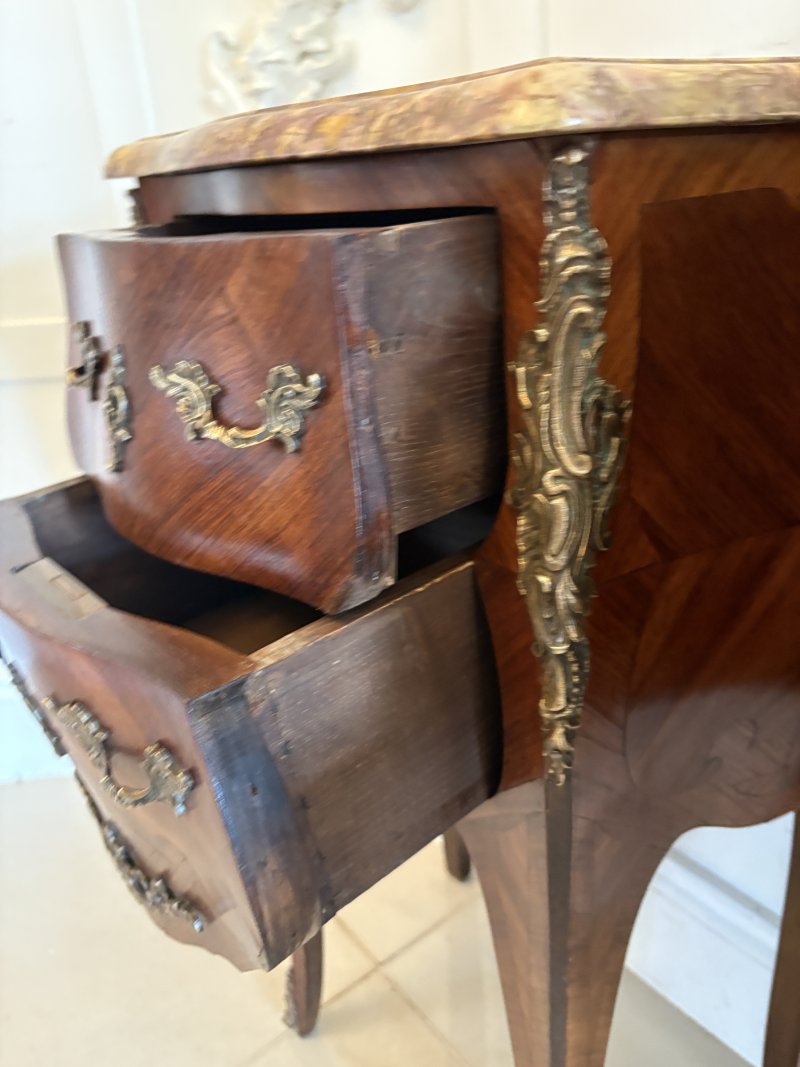 Pair of Antique Quality French Kingwood Marble Top Marquetry Inlaid Bedside Cabinets - Image 8